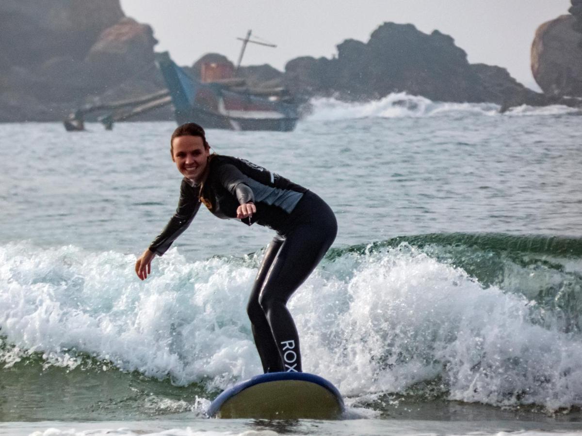 Хостел Surf & Party Велигама Экстерьер фото