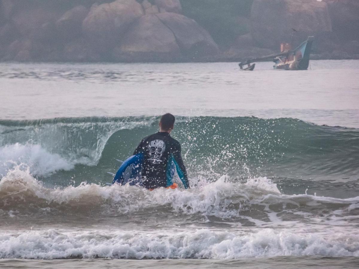 Хостел Surf & Party Велигама Экстерьер фото